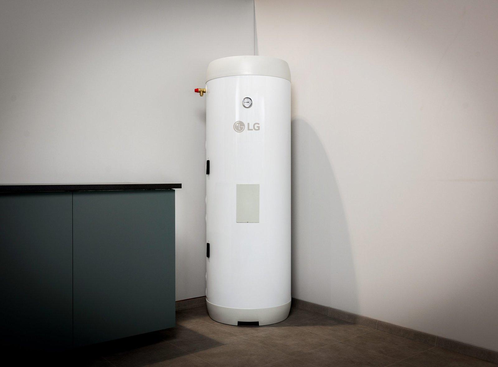 air-to-water-heat-pump-social-contents-2025-dtc-300-life-style-image (1)